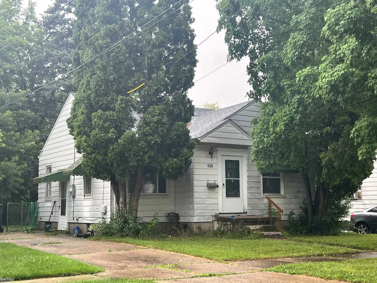 Exterior front facade of a home at 930 Bloor Avenue in Flint, Michigan