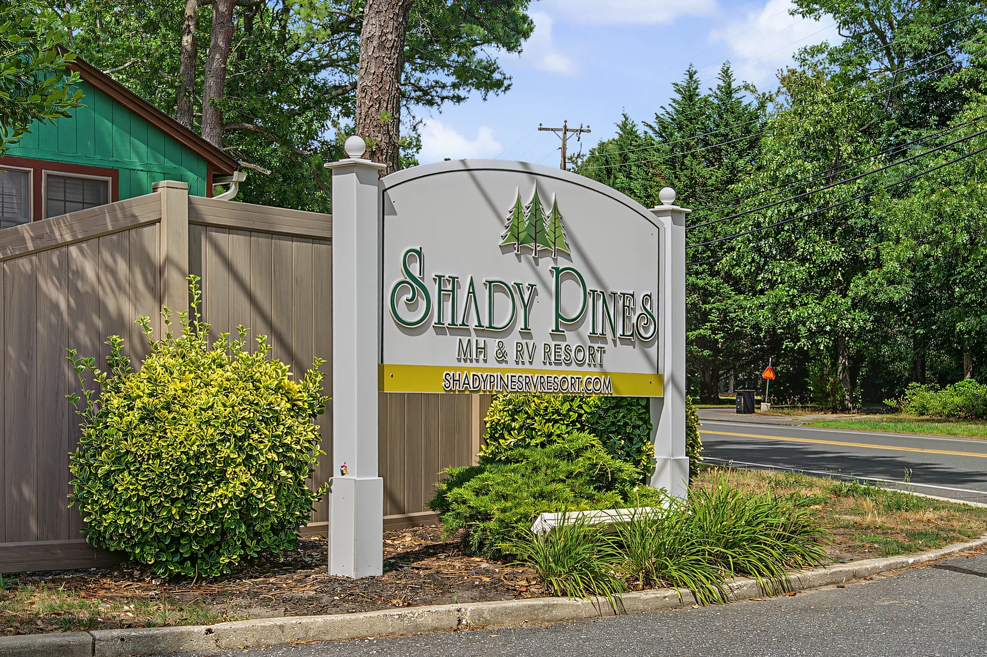 Shady Pines community entrance sign