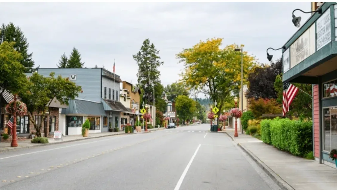 Downtown Issaquah Front Street with flower baskets on lamp posts