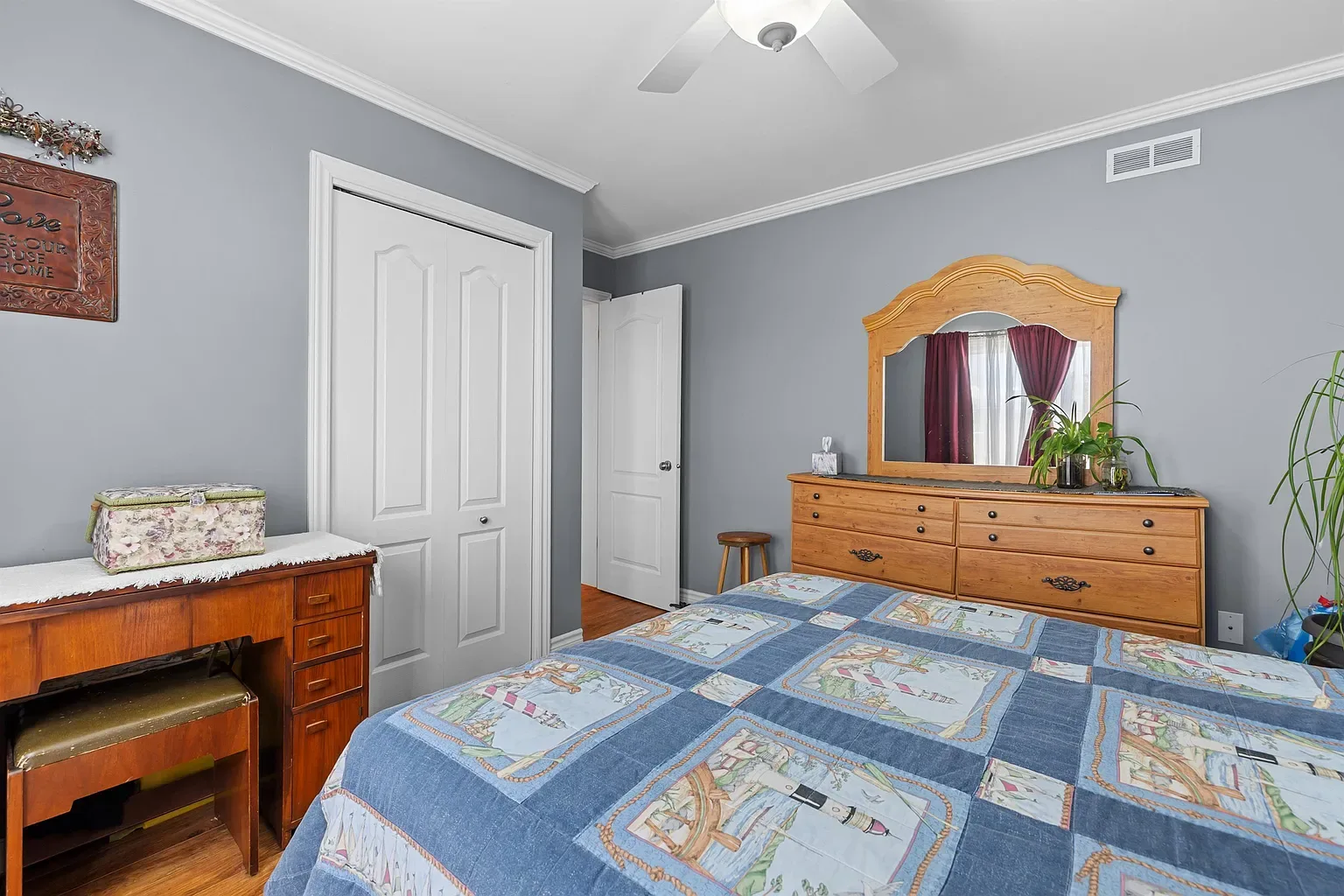Secondary bedroom with carpet flooring