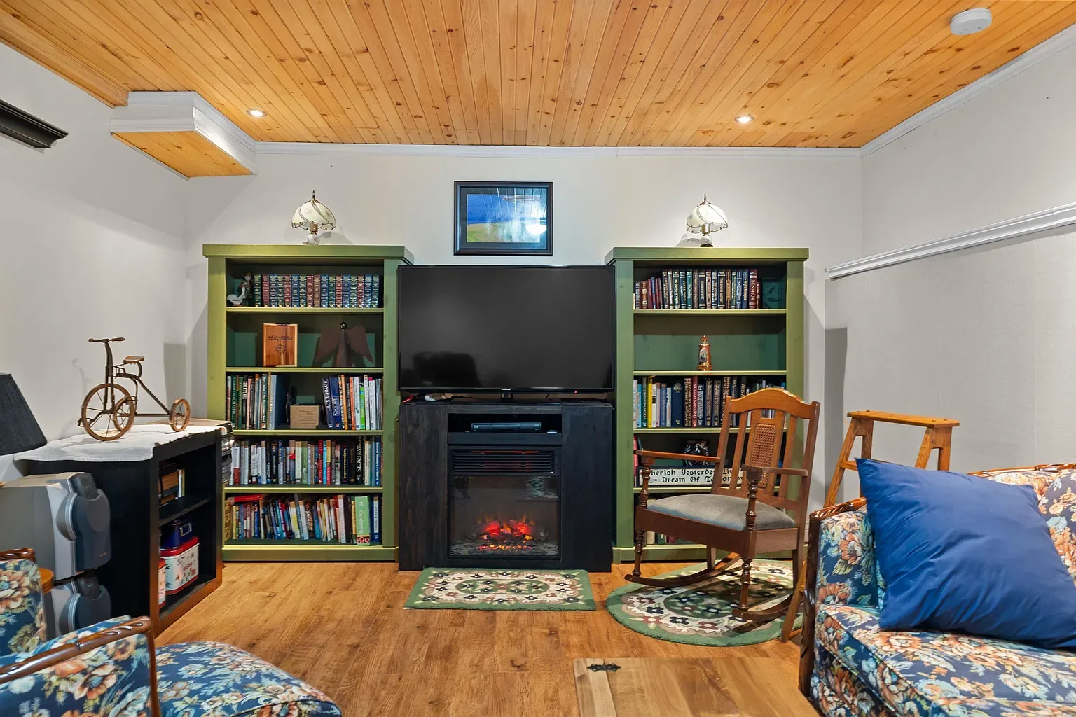 Lower level den with built-in bookshelves