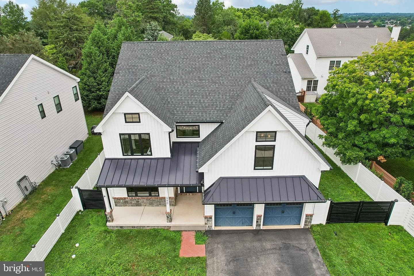 Drone view of front facade and driveway