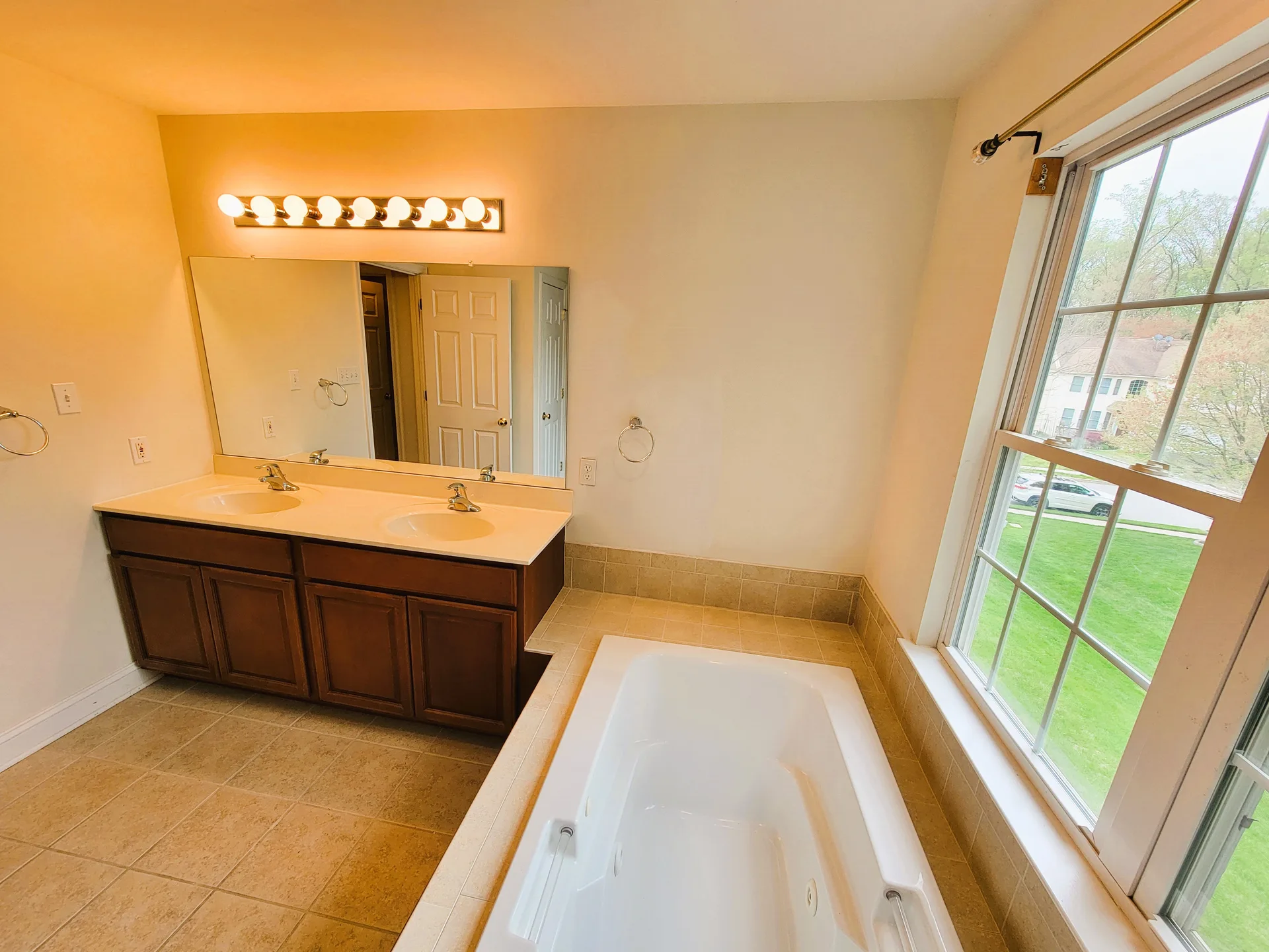 Double vanity bathroom with soaking tub