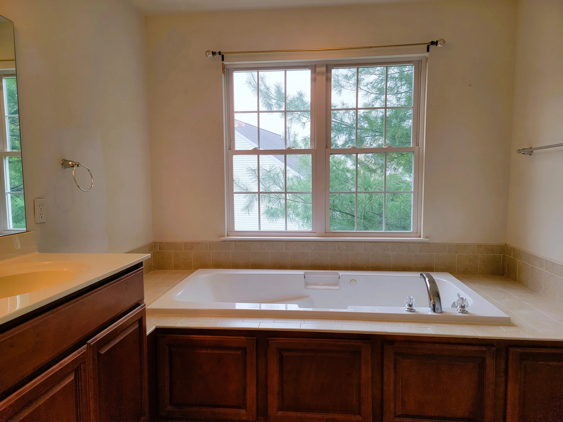 Primary bathroom soaking tub corner