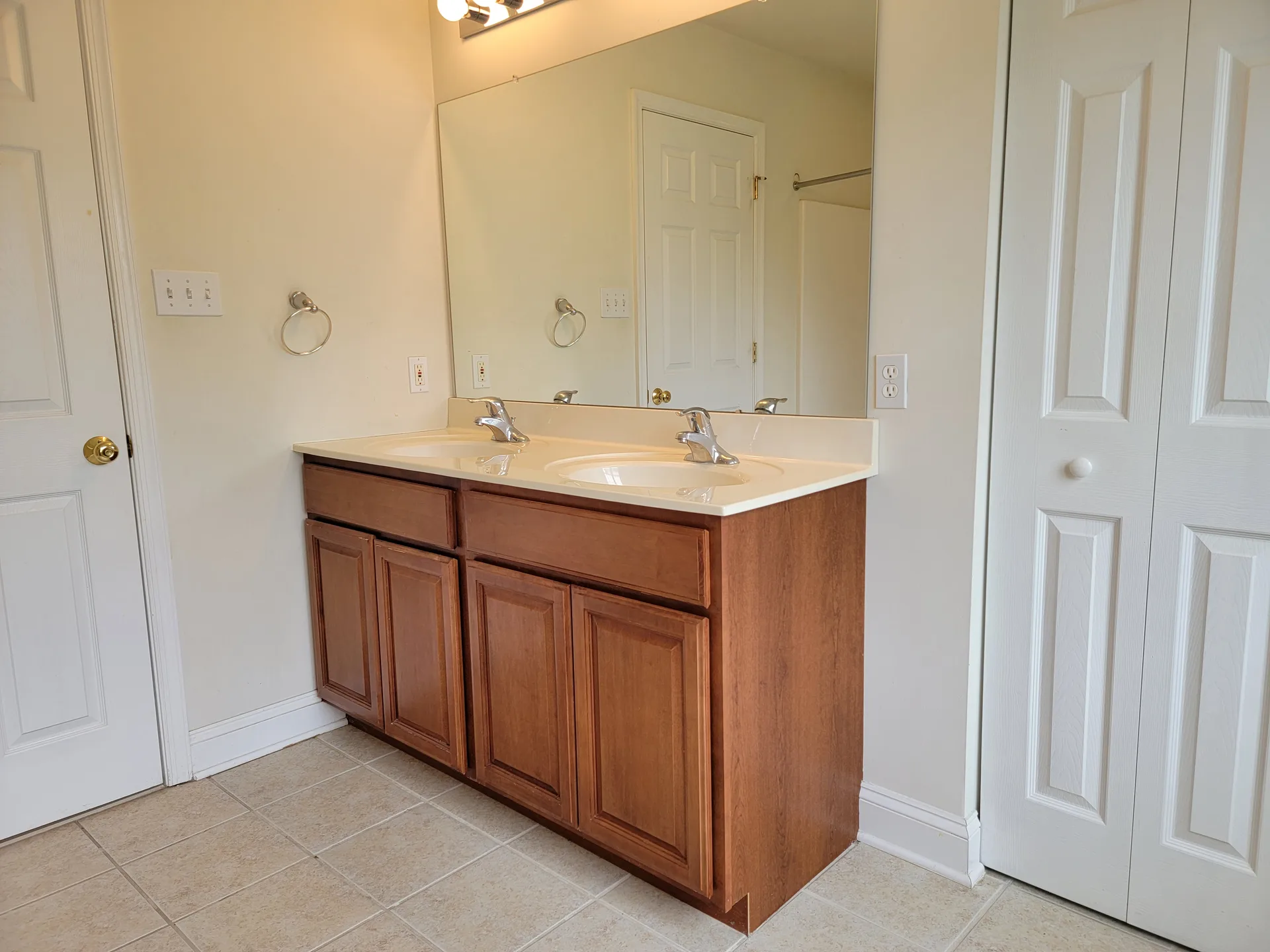 Dual vanity bathroom
