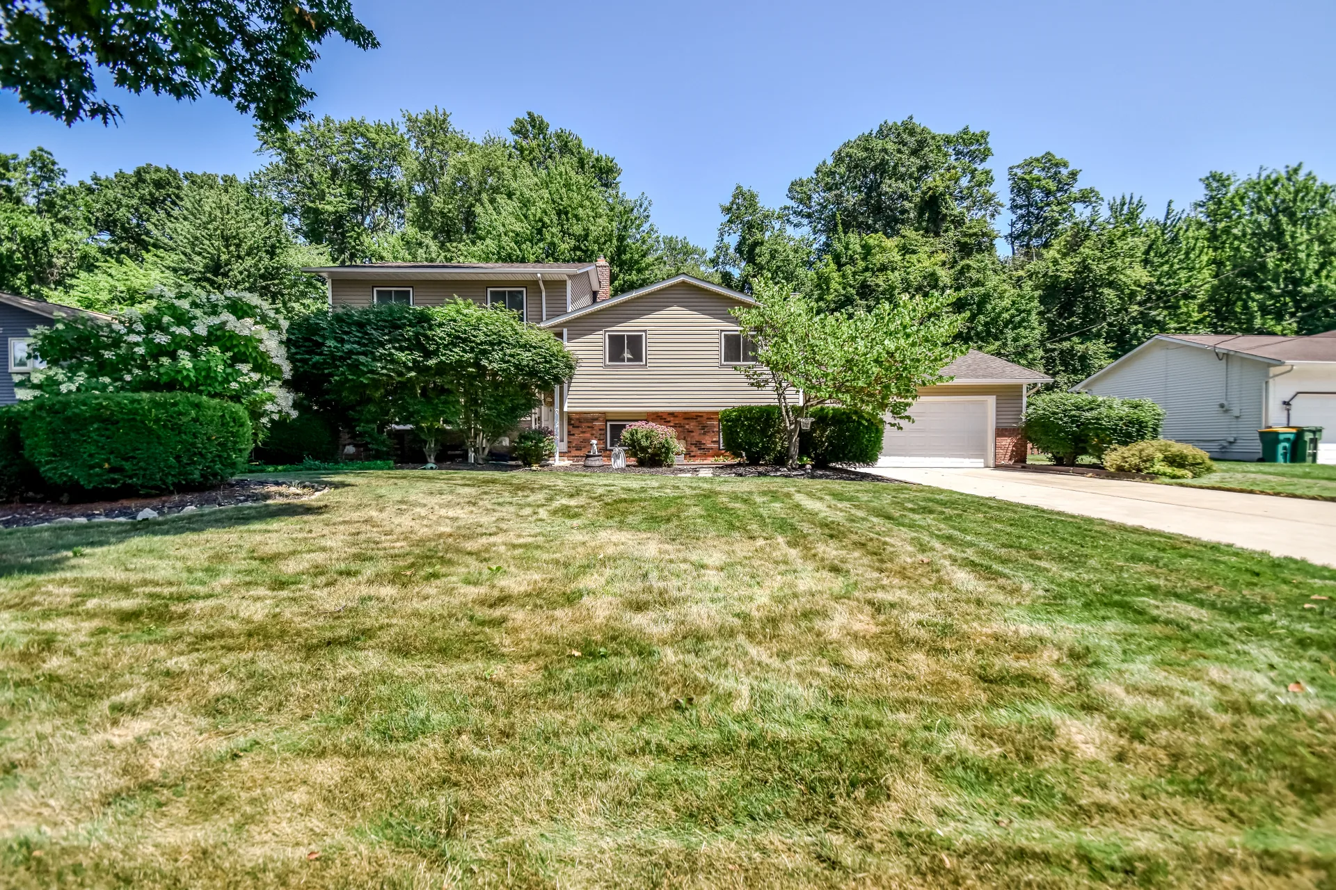 6515 Chase Dr, Mentor, OH — split level home exterior