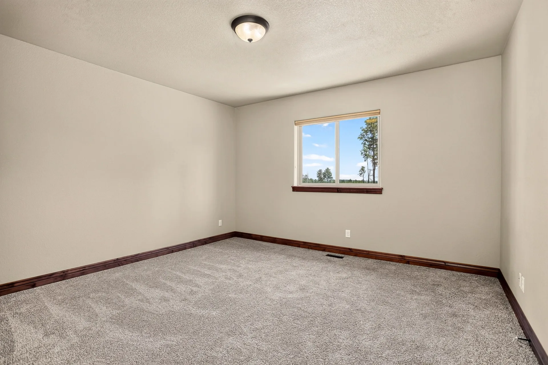 Secondary bedroom with daylight window