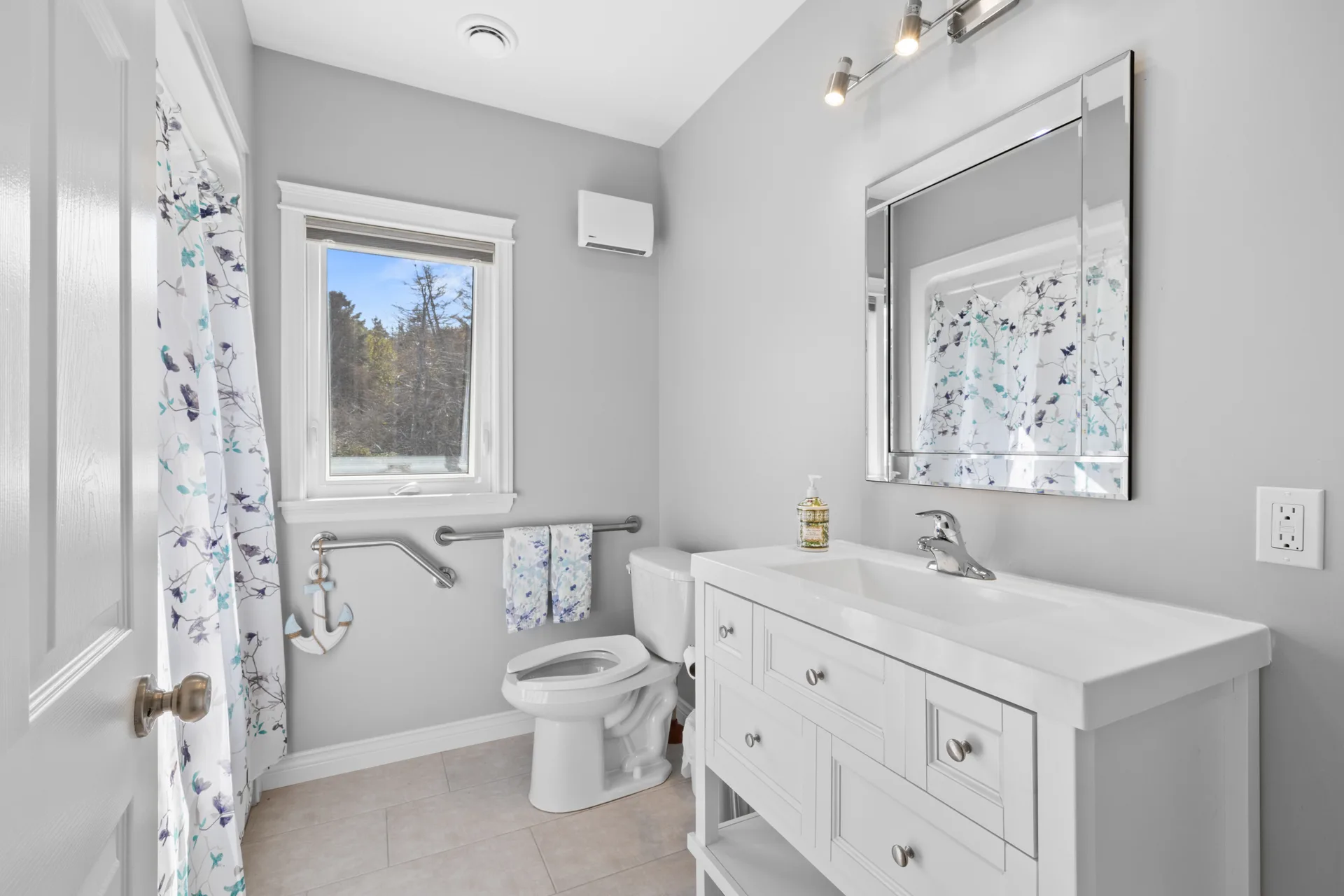 Bathroom with white vanity and modern fixtures