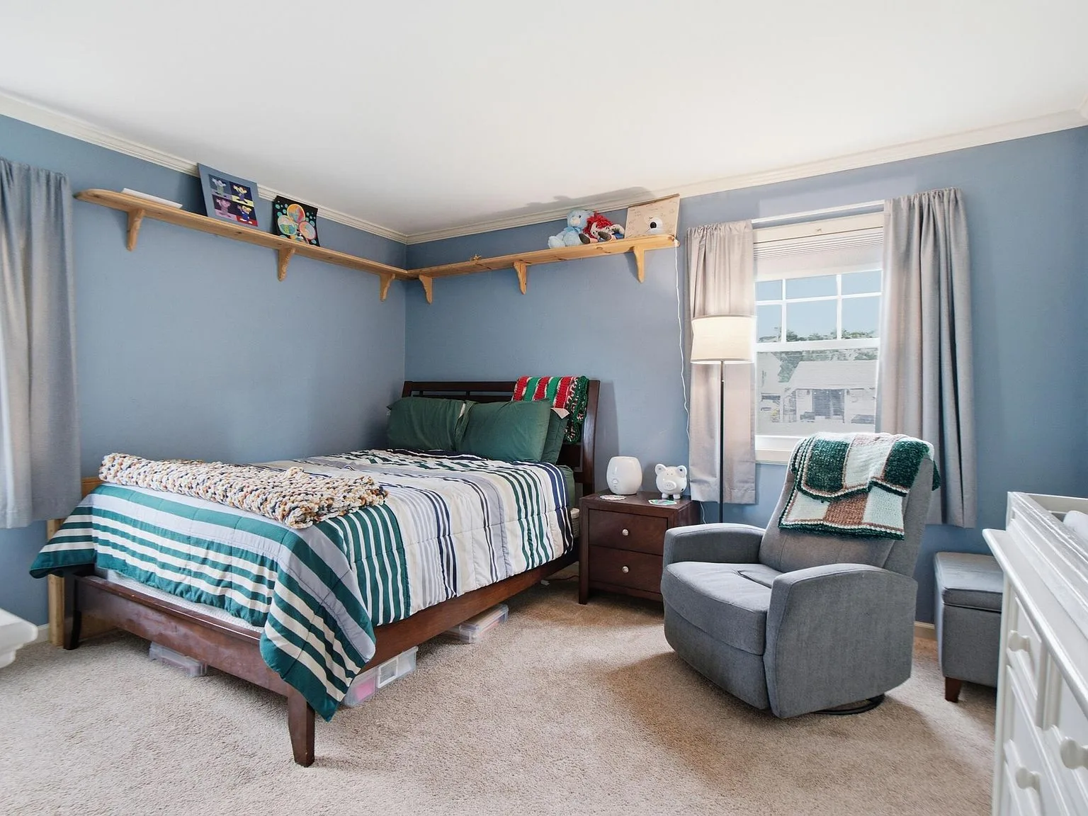 Secondary bedroom with blue walls and carpeting