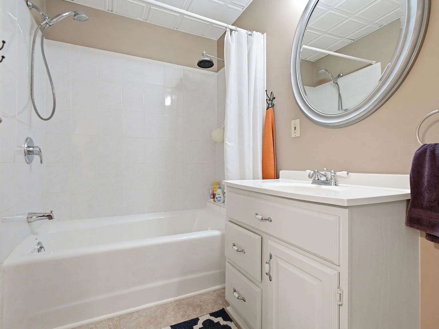 Bathroom with white vanity and tub/shower combo