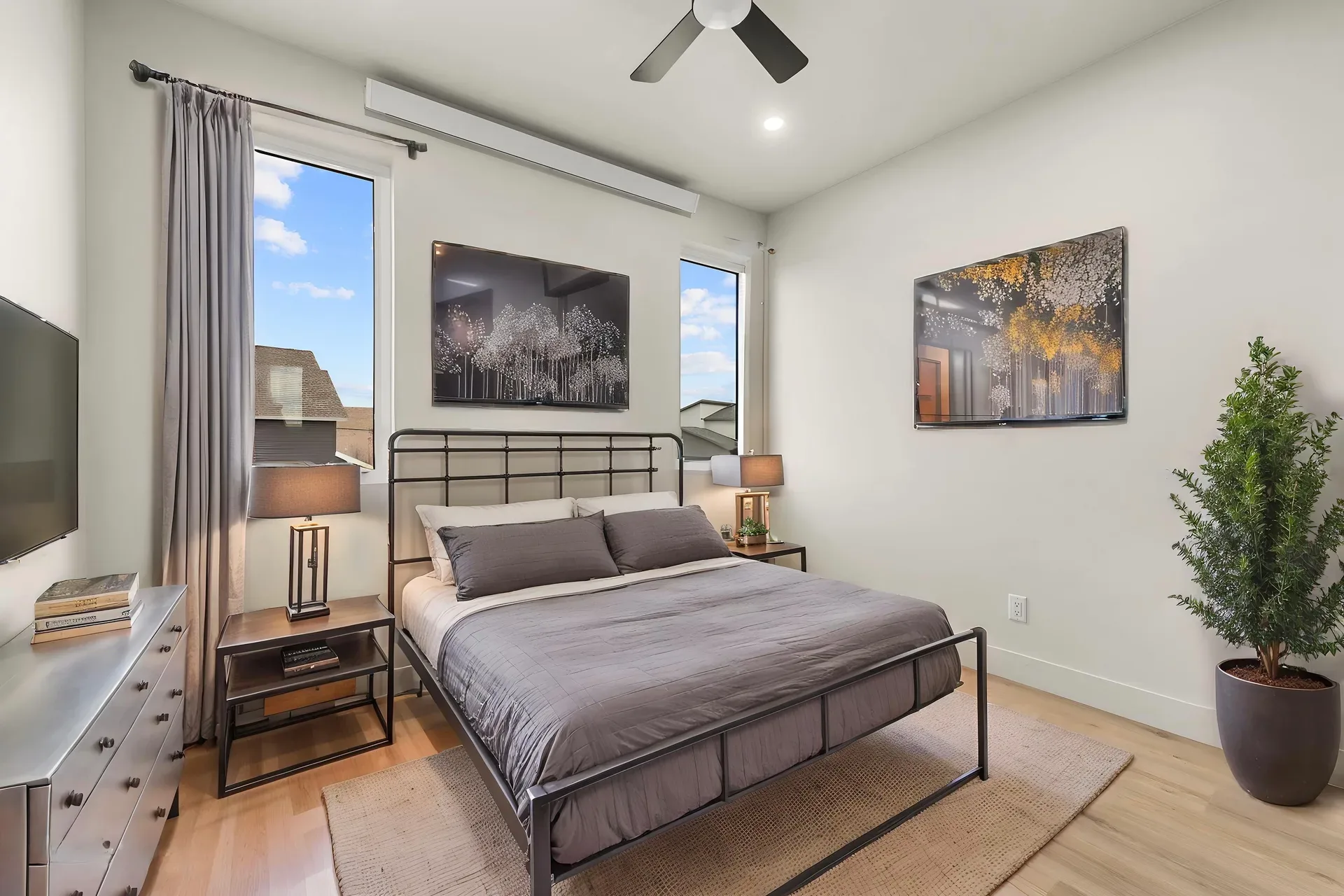 Modern guest bedroom