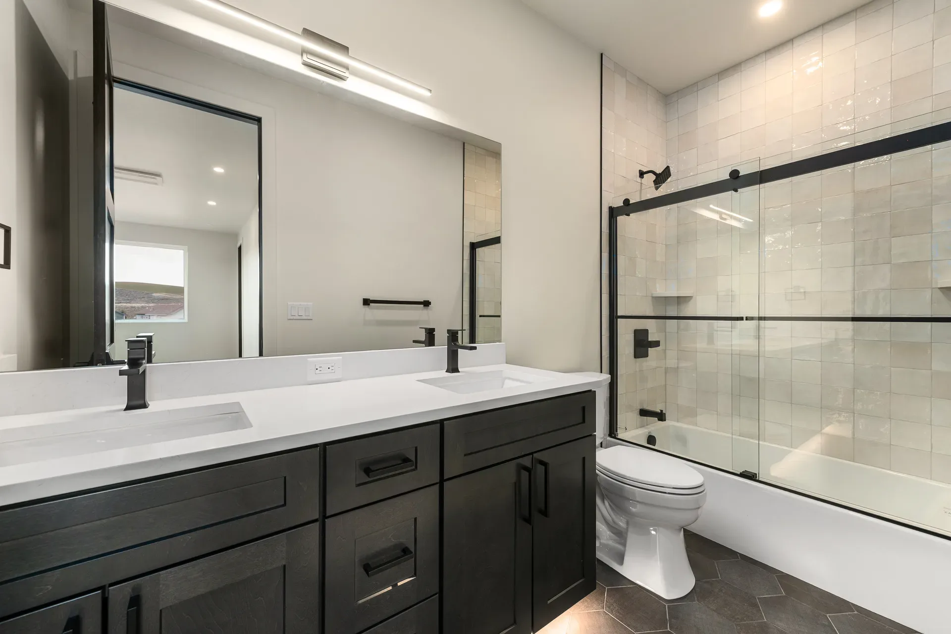 Modern bathroom vanity