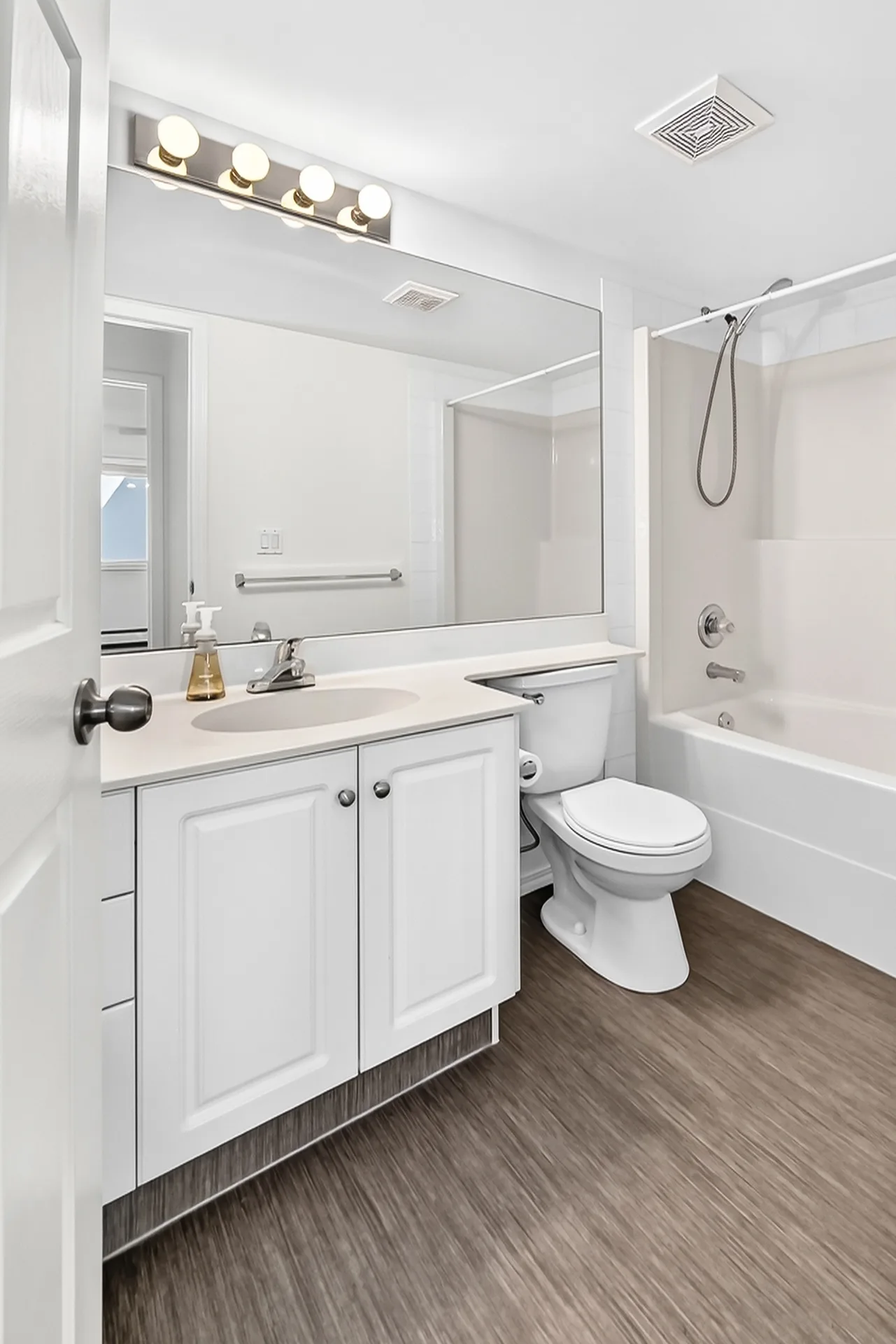 Bathroom with modern vanity
