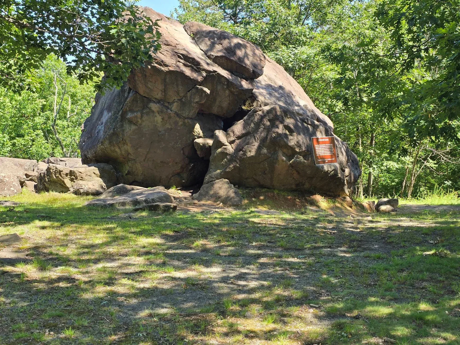 Large boulders at the Judges Cave formation on West Rock Ridge