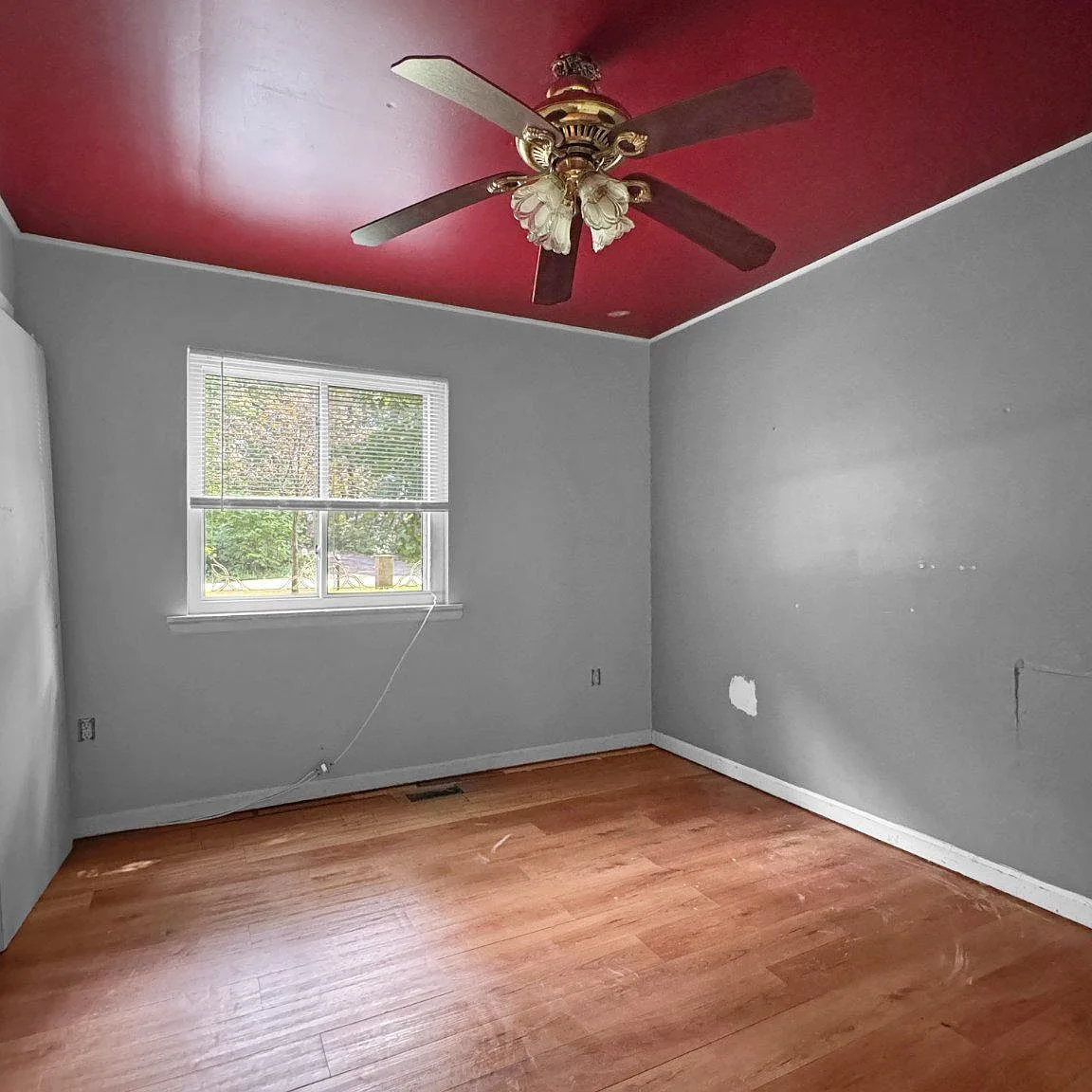Bedroom with grey walls and distinctive red ceiling