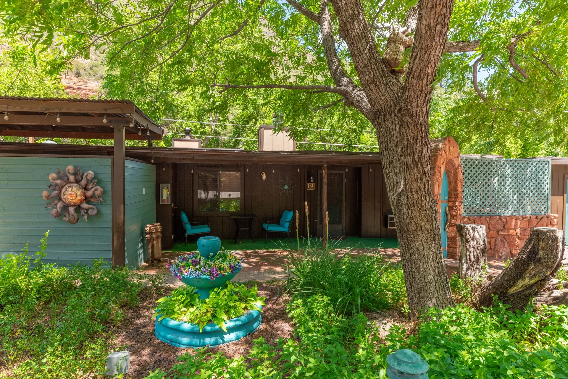 Mid-century resort unit with turquoise accents and furnished patio