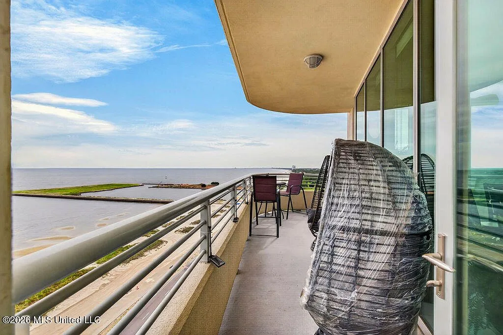 Wraparound balcony with panoramic ocean views from the 12th floor