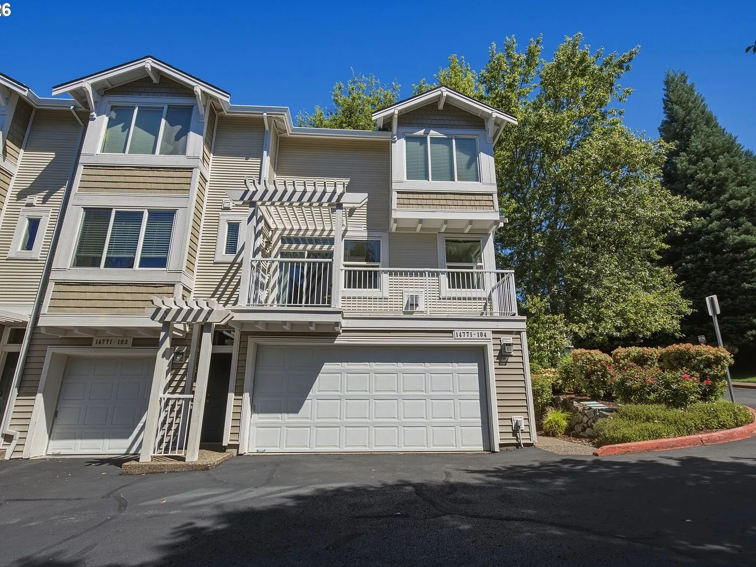 Contemporary townhome facade with pergola and shake siding