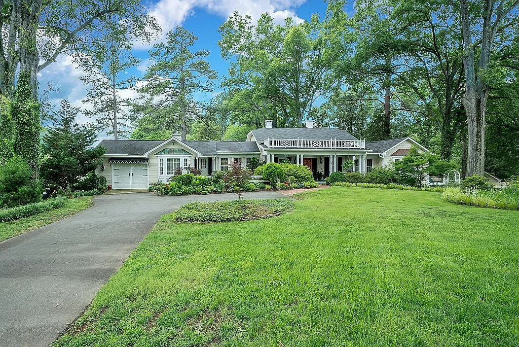 Traditional estate facade home in Hope Valley, Durham