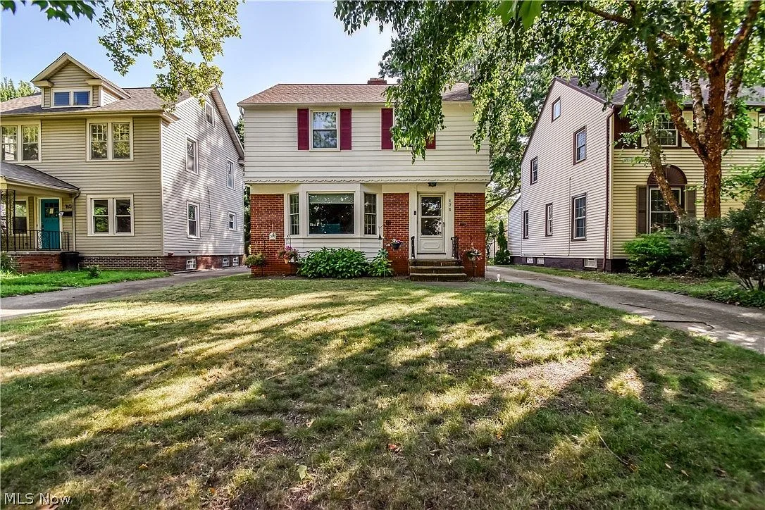 171 E 212th St, Euclid, OH — beautifully maintained Colonial in lakefront neighborhood