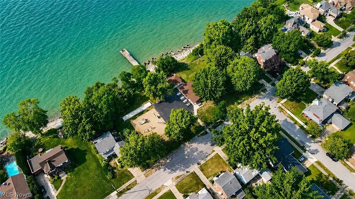 Aerial view of the Edgecliff Beach Club, private beach, and surrounding lakefront neighborhood
