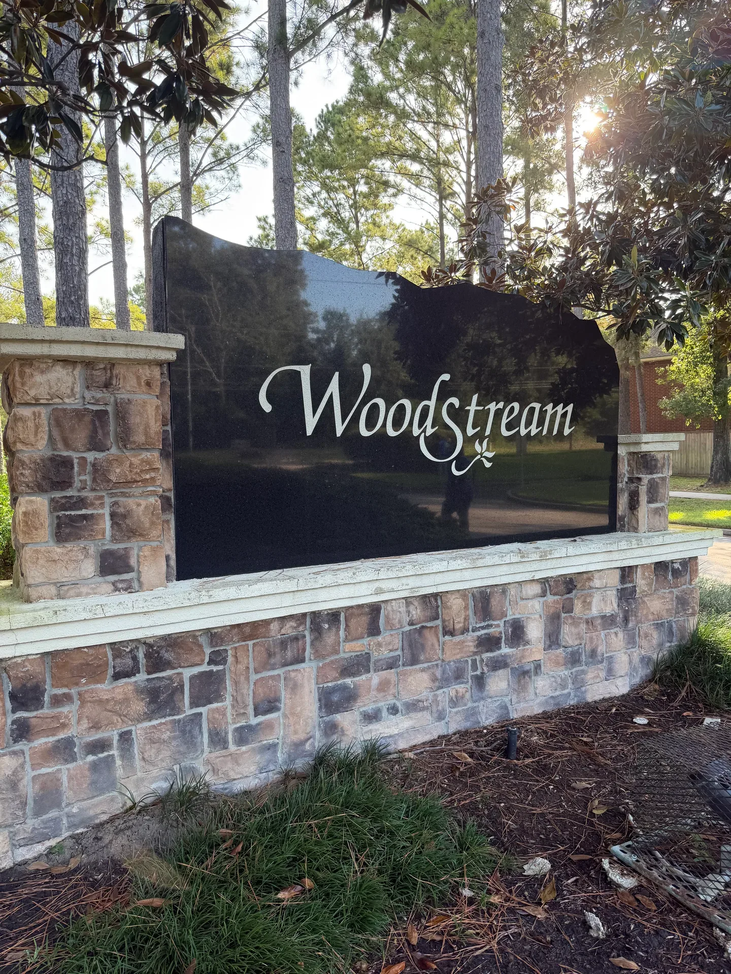 Woodstream community entrance stone monument sign in Kingwood, TX