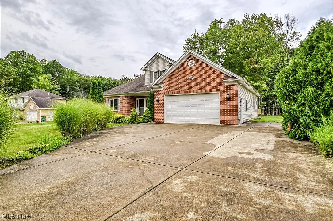 Front entrance and driveway view