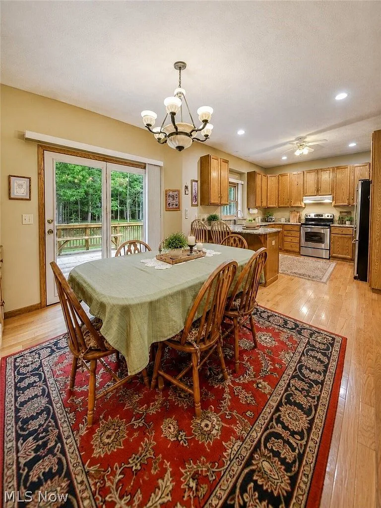 Dining room looking toward the kitchen
