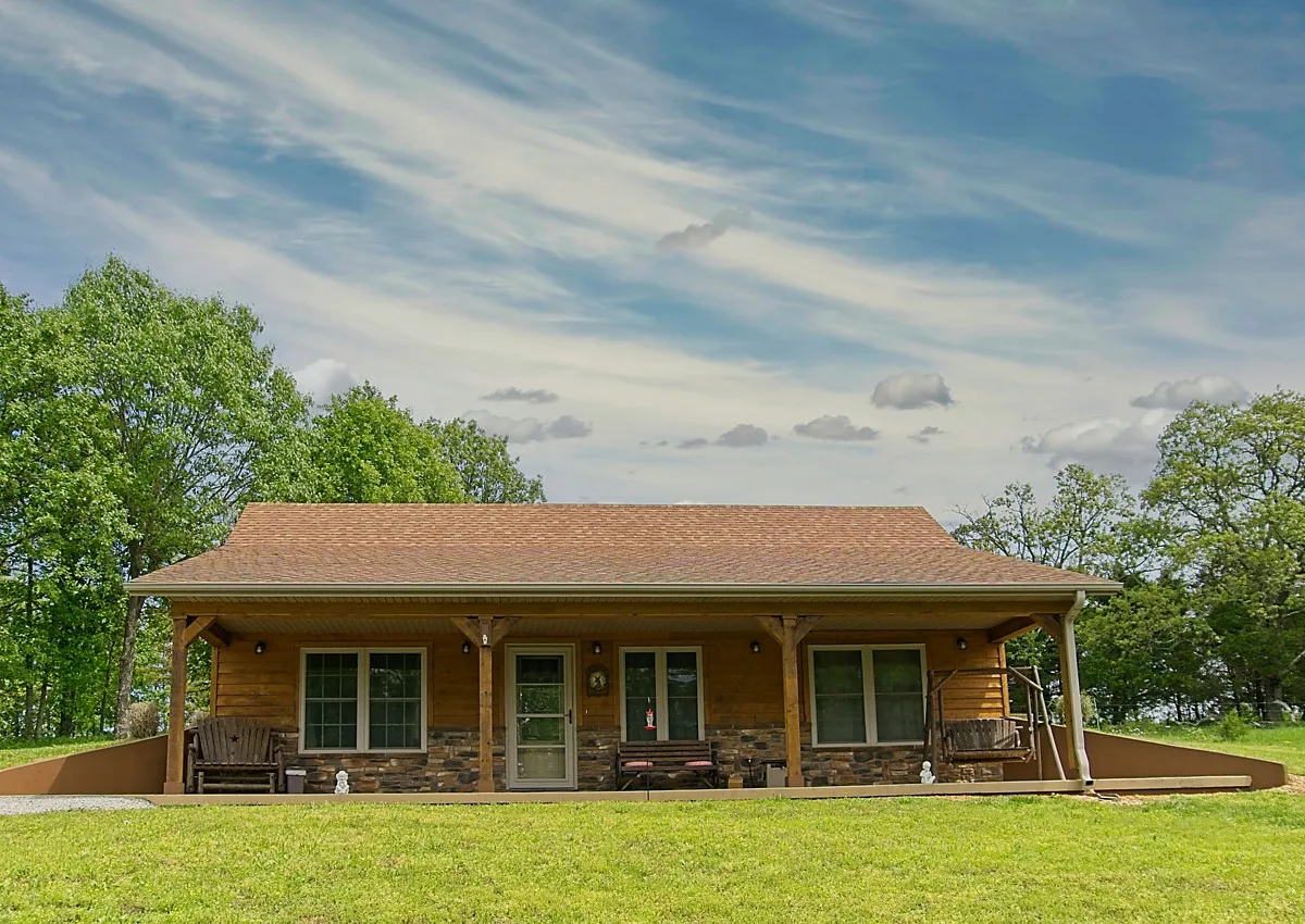 PENDING rustic cabin-style home in Houston, MO