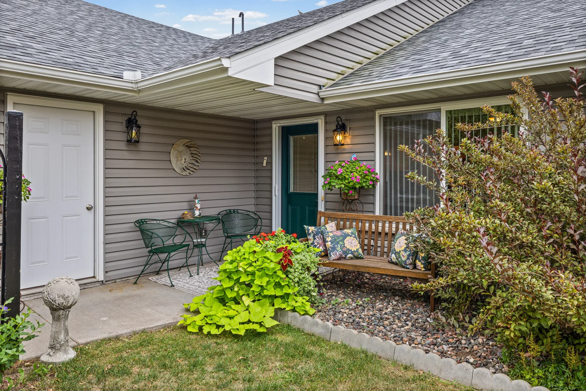 53 Meadowlark Ln, Hudson, WI 54016