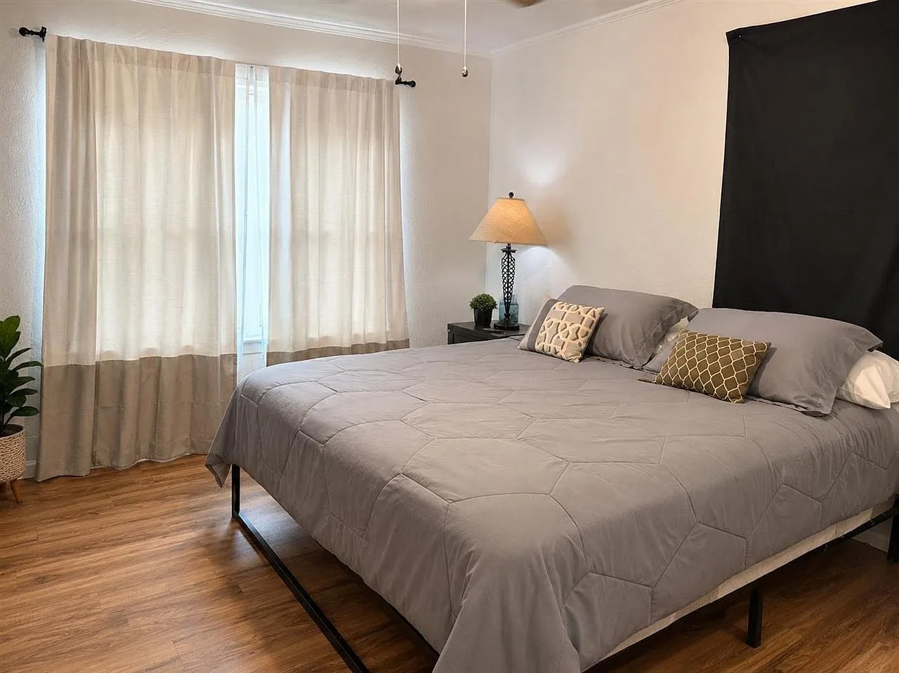 Primary Suite at 1211 NW Parkview Blvd