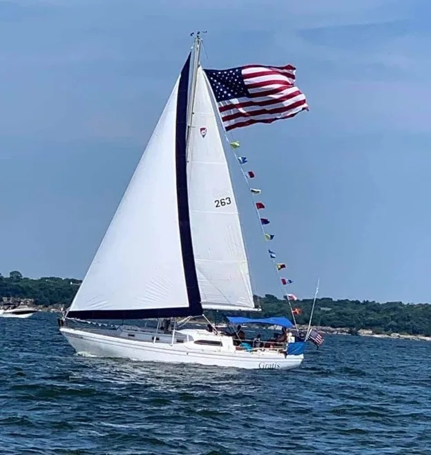 A sailboat gliding across the open water of Lake Texoma