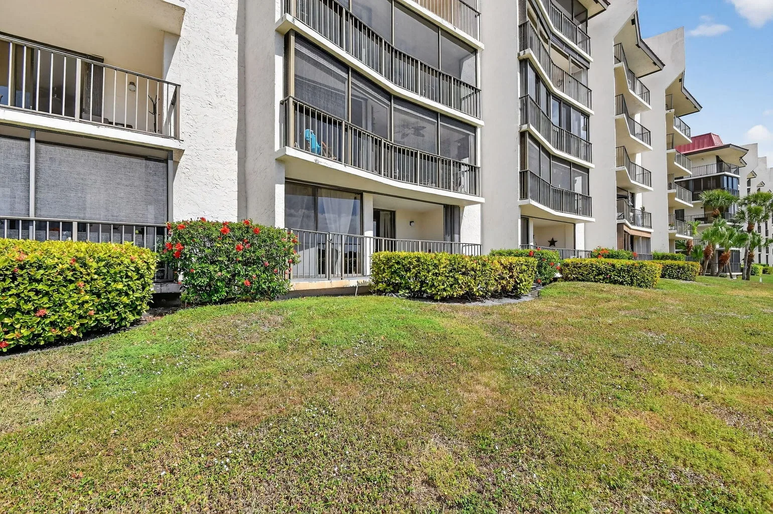 Exterior of the condo building at 7030 Half Moon Circle #117 in Hypoluxo