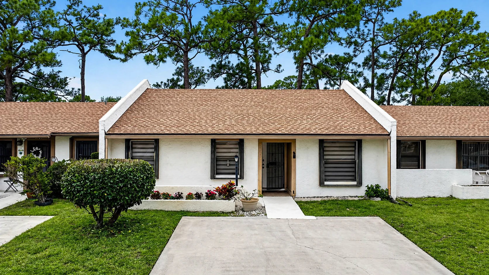 Exterior of the single-story villa at 6105 Fairfield Circle in Greenacres