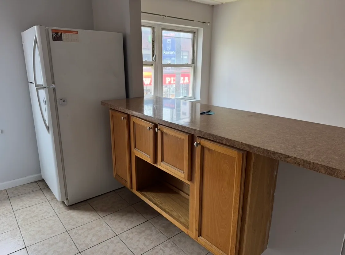 Open kitchen with breakfast bar