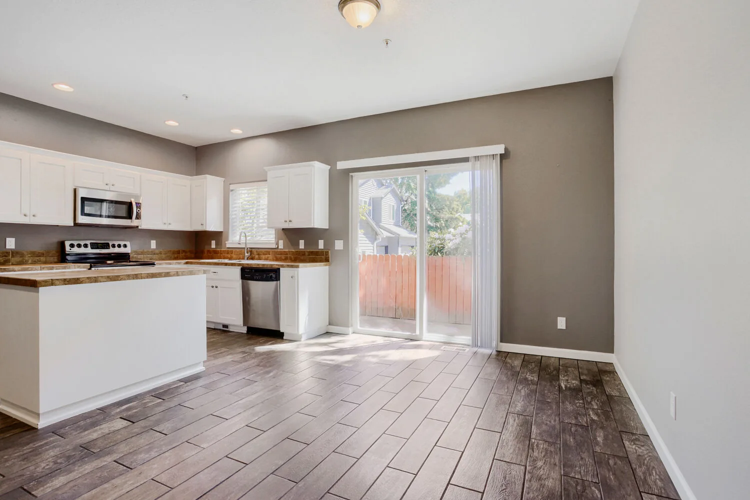 Modern kitchen and dining area at the townhome at 14980 SW Conor Cir, Beaverton, OR