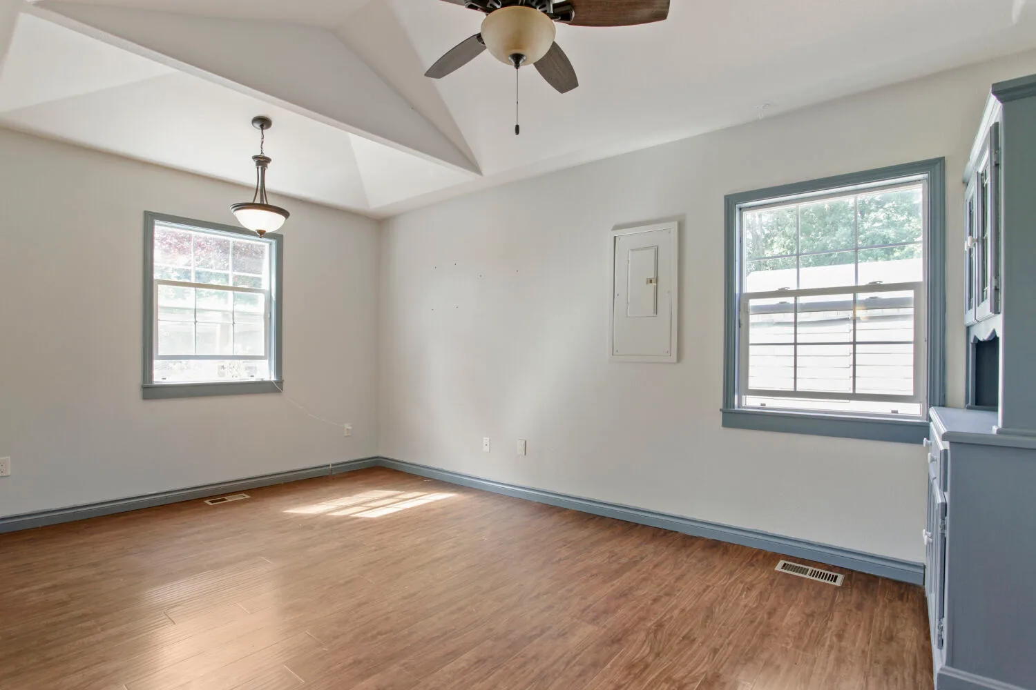 Bedroom with vaulted ceiling at 6314 SE Jennings Ave, Milwaukie, OR