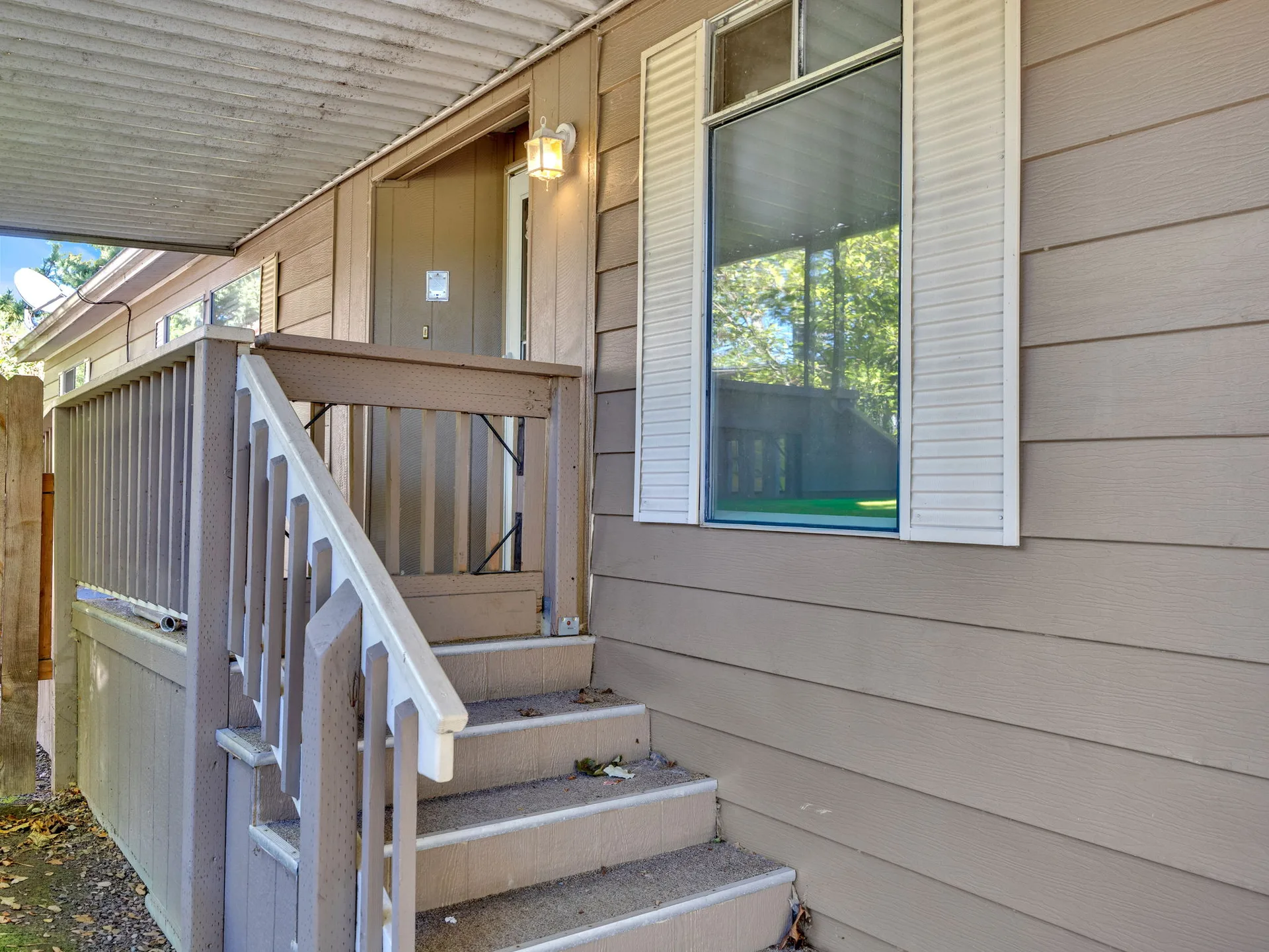Covered porch entrance at 21100 NE Sandy Blvd #62, Fairview, OR