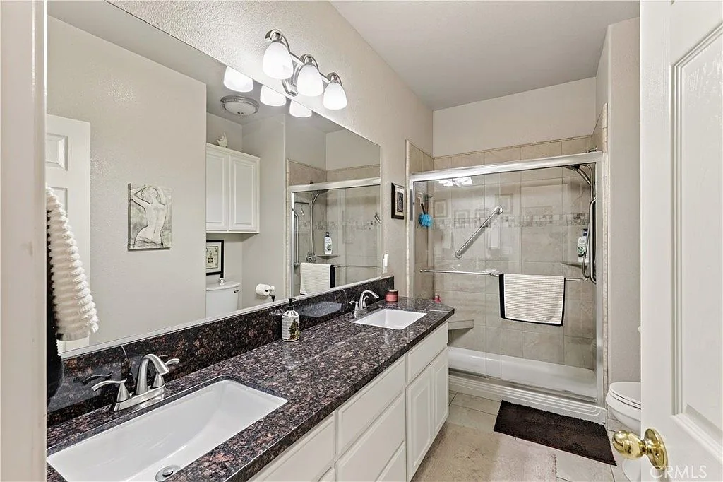 Double vanity with granite top