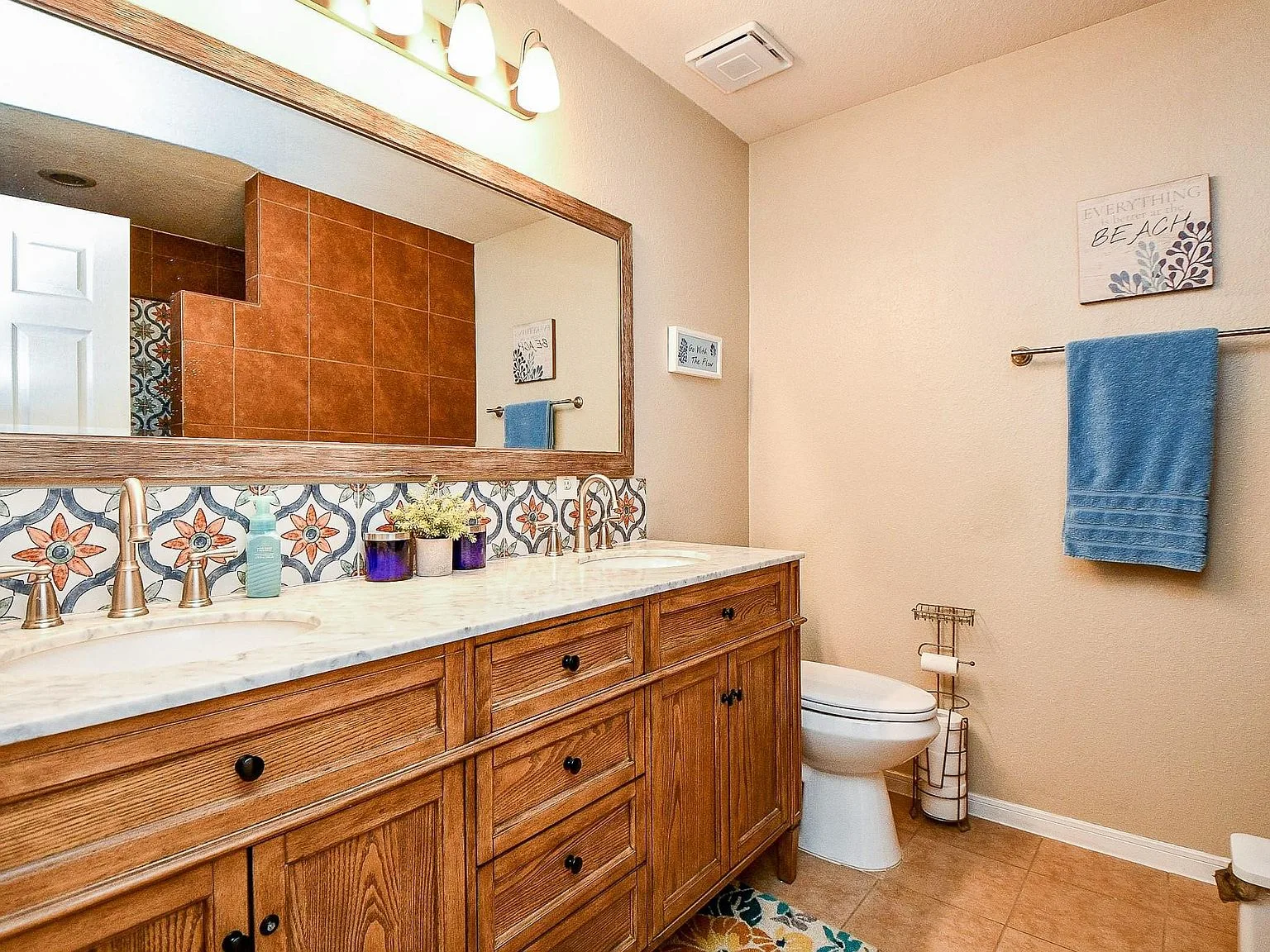 Bath with double vanity