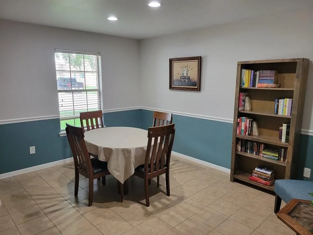 Dining room with chair rail detail