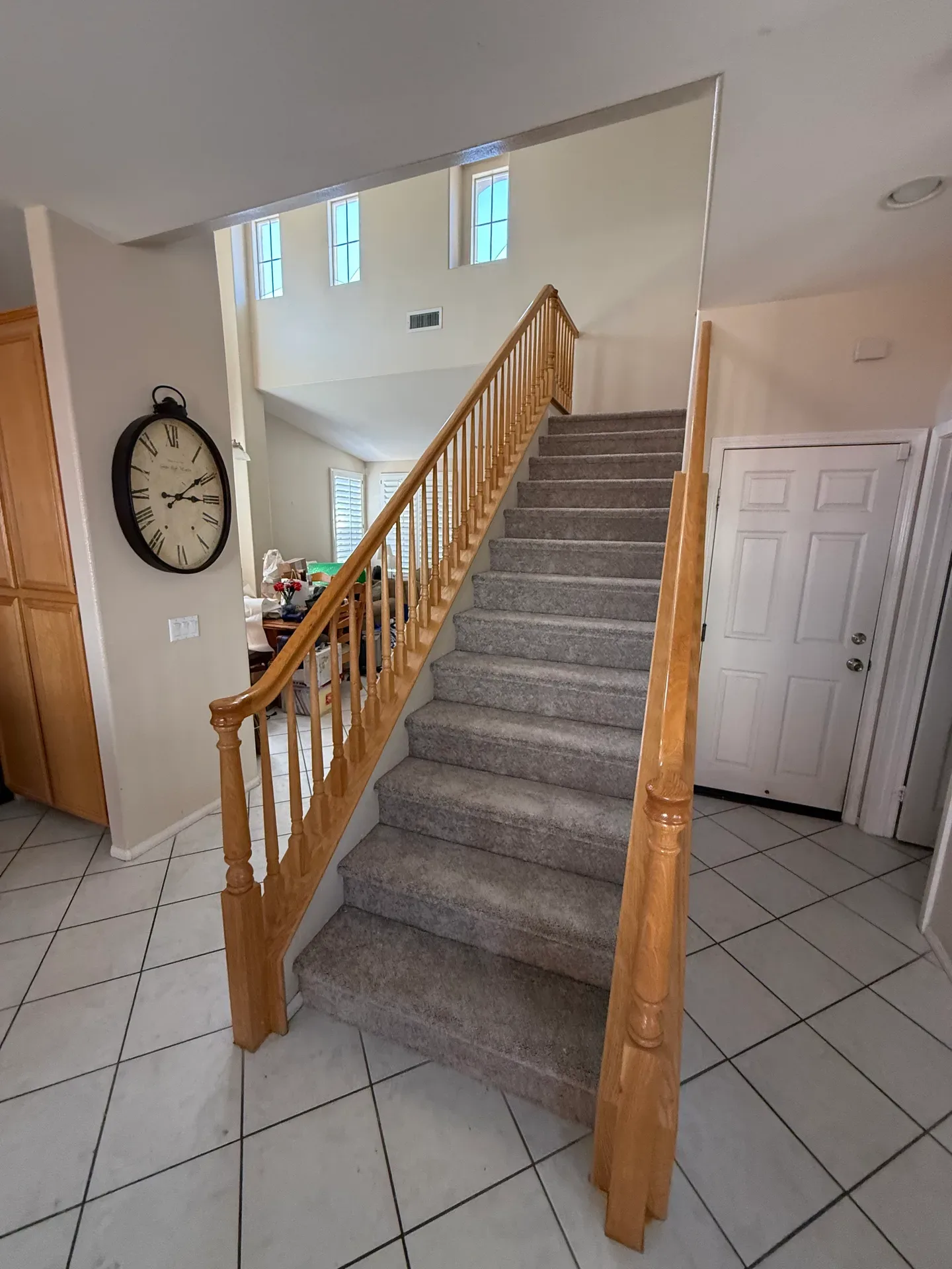 Entryway and foyer of the 28282 Cedar Lane home in Saugus