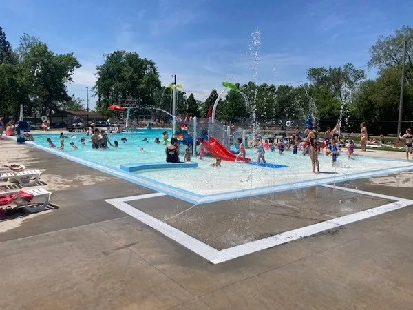 Lennox, South Dakota community pool with splash pad