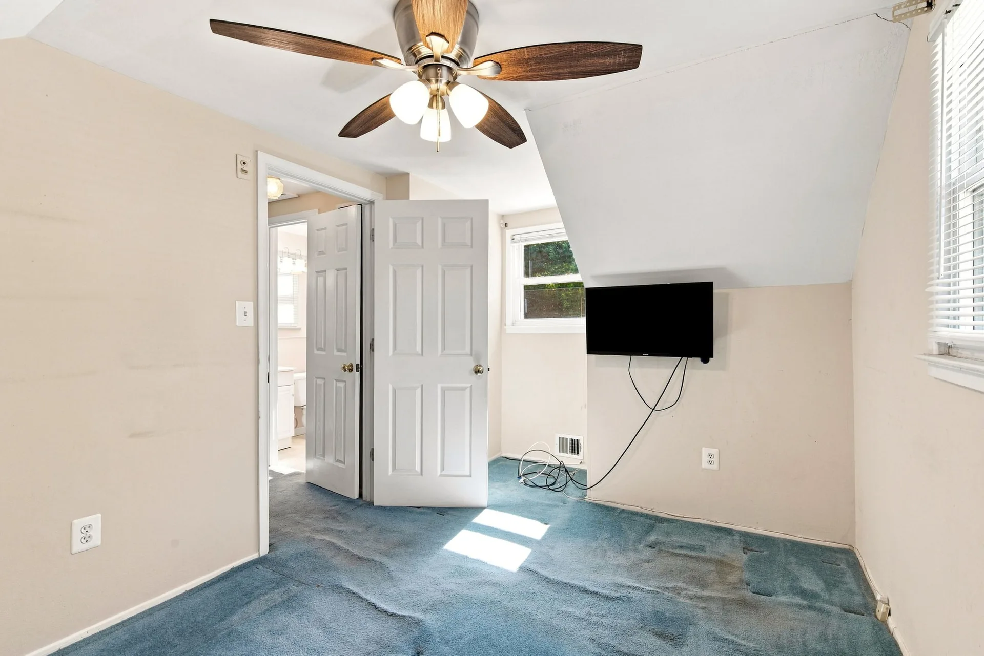Bedroom with sloped ceiling and daylight from the window