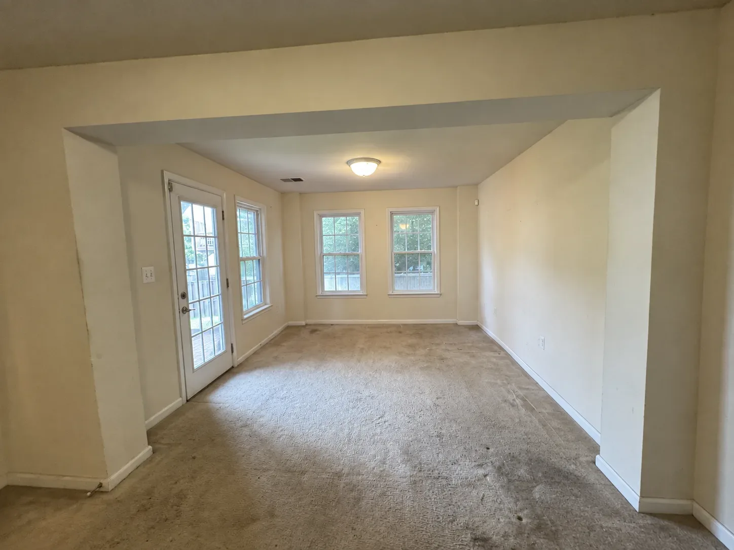 Empty living room ready for new owners at 158 Short Branch Rd in Stafford VA