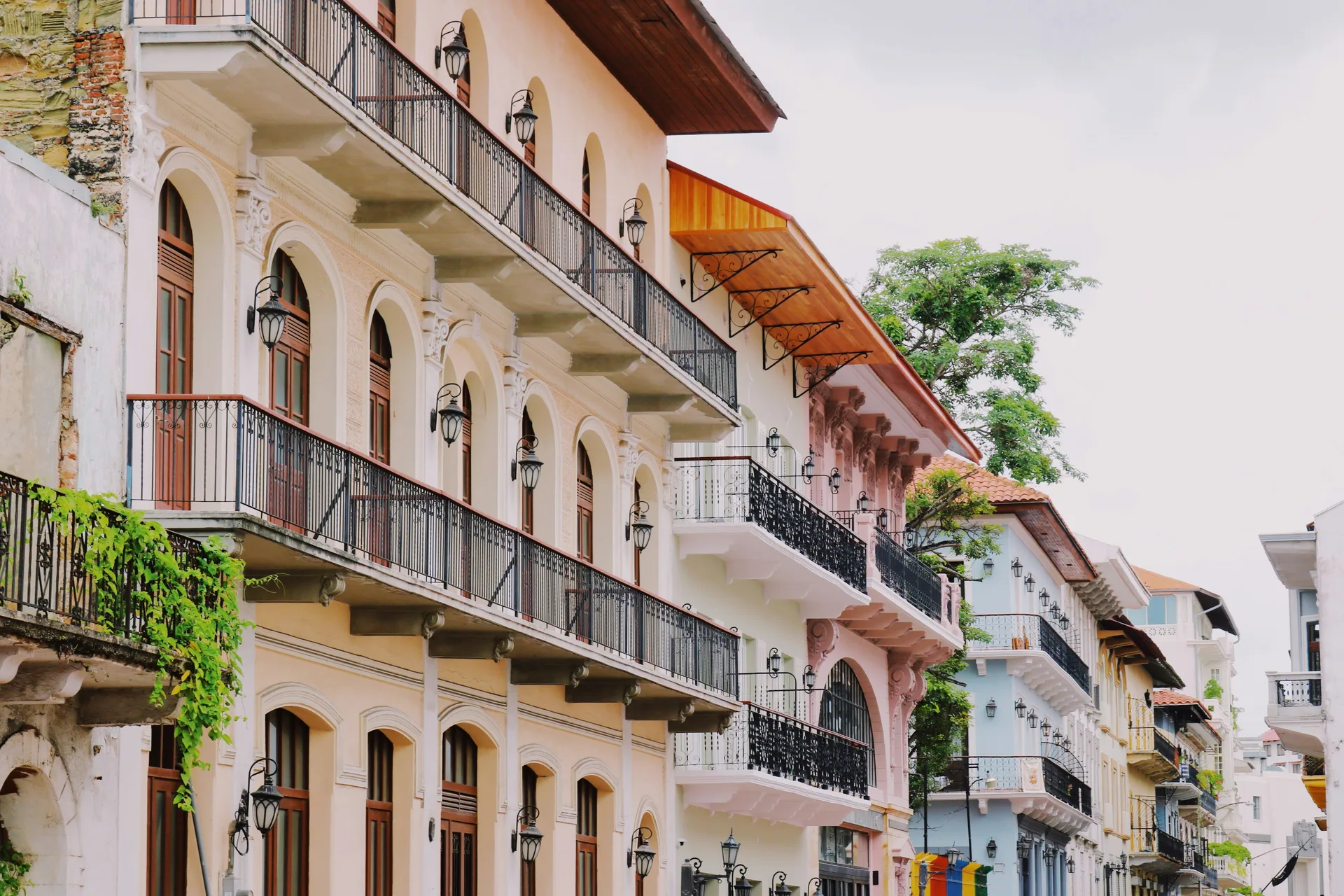 A colonial street facade in Casco Viejo