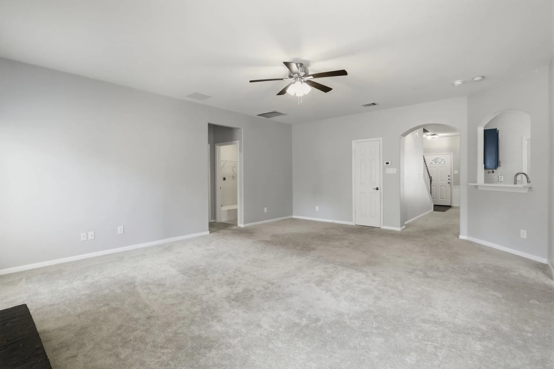 Spacious living room