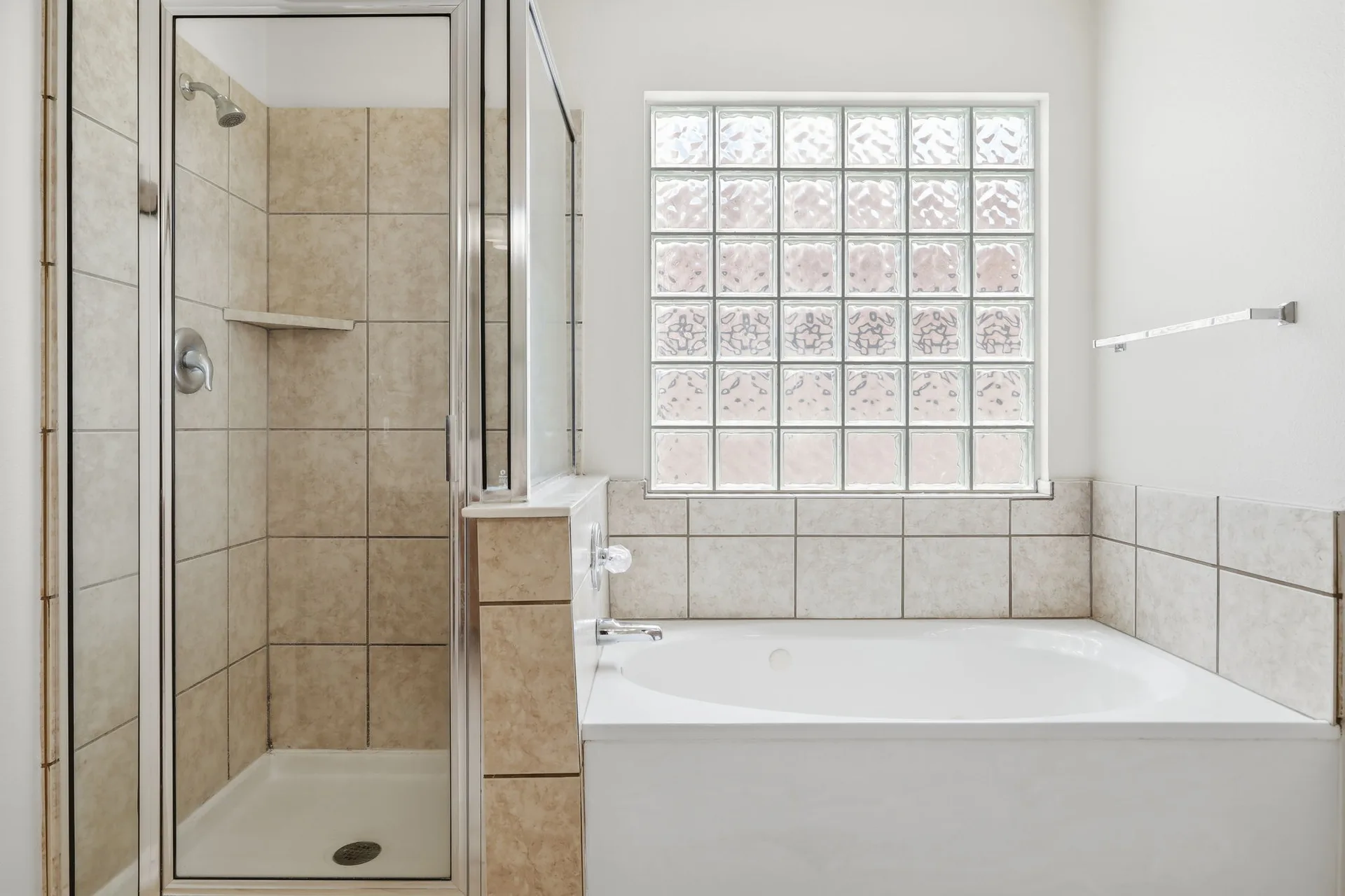 Primary bath shower and built-in tub
