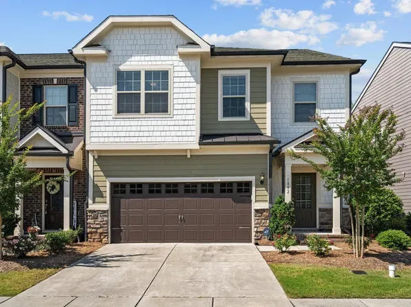 Townhouse facade exterior home in Beaver Creek, Apex