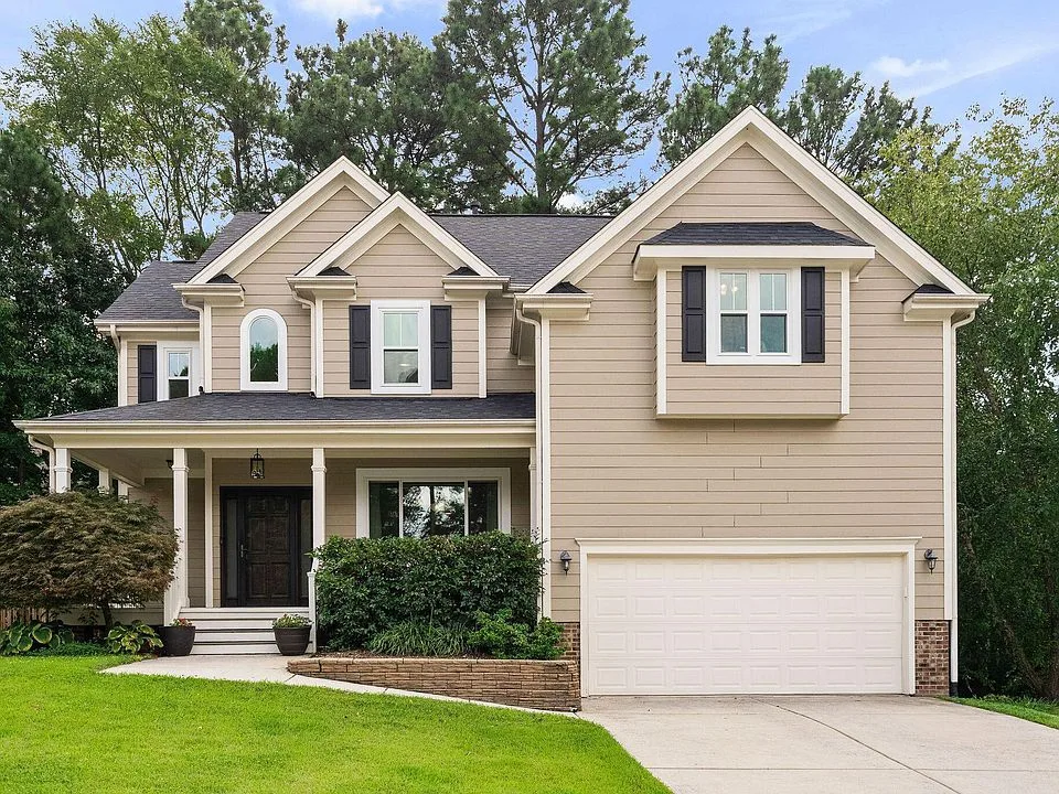 Front exterior facade home in Whitehall Manor, Apex
